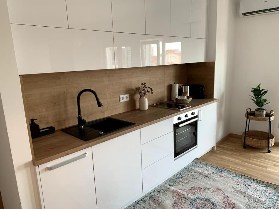 Deluxe Suites Anna Vodice Bagian luar foto