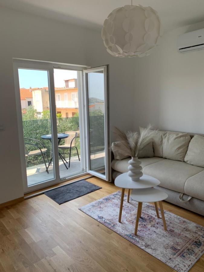 Deluxe Suites Anna Vodice Bagian luar foto