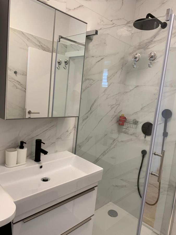 Deluxe Suites Anna Vodice Bagian luar foto