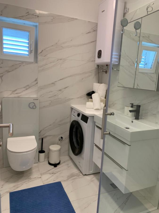 Deluxe Suites Anna Vodice Bagian luar foto